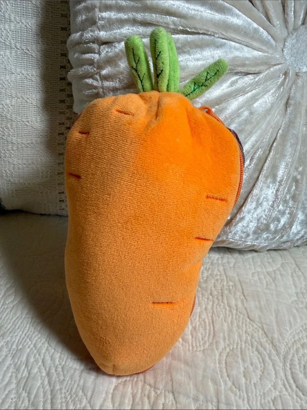 Flipetz Plush White Bunny in Orange Carrot